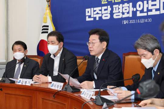 이재명 더불어민주당 대표가 6일 국회에서 열린 평화·안보대책위원회 긴급회의에서 발언하고 있다. 연합뉴스.